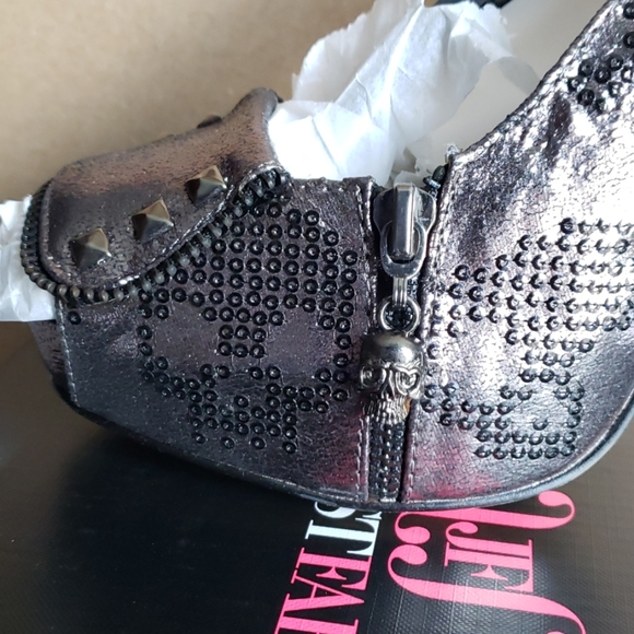 High Heel Shoes - Picture 2 of 8